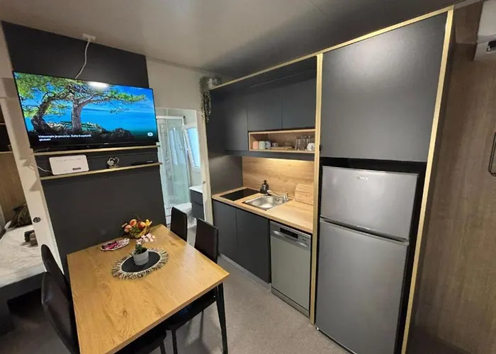 Vikendica Tj Escape - Mobile With Hot Tub And Terrace Pakostane