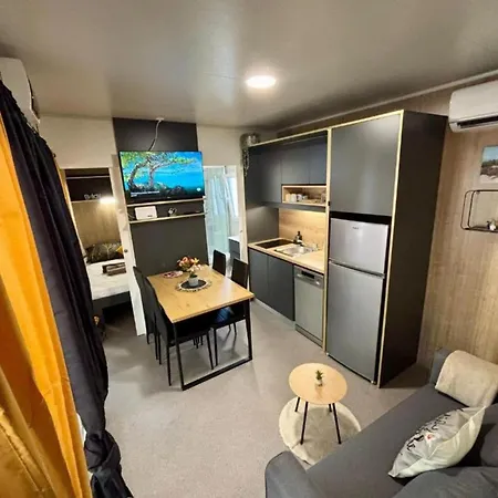 Hébergement de vacances Tj Escape - Mobile With Hot Tub And Terrace