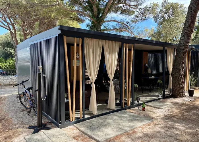 Tj Escape - Mobile With Hot Tub And Terrace Дом отдыха Пакоштане